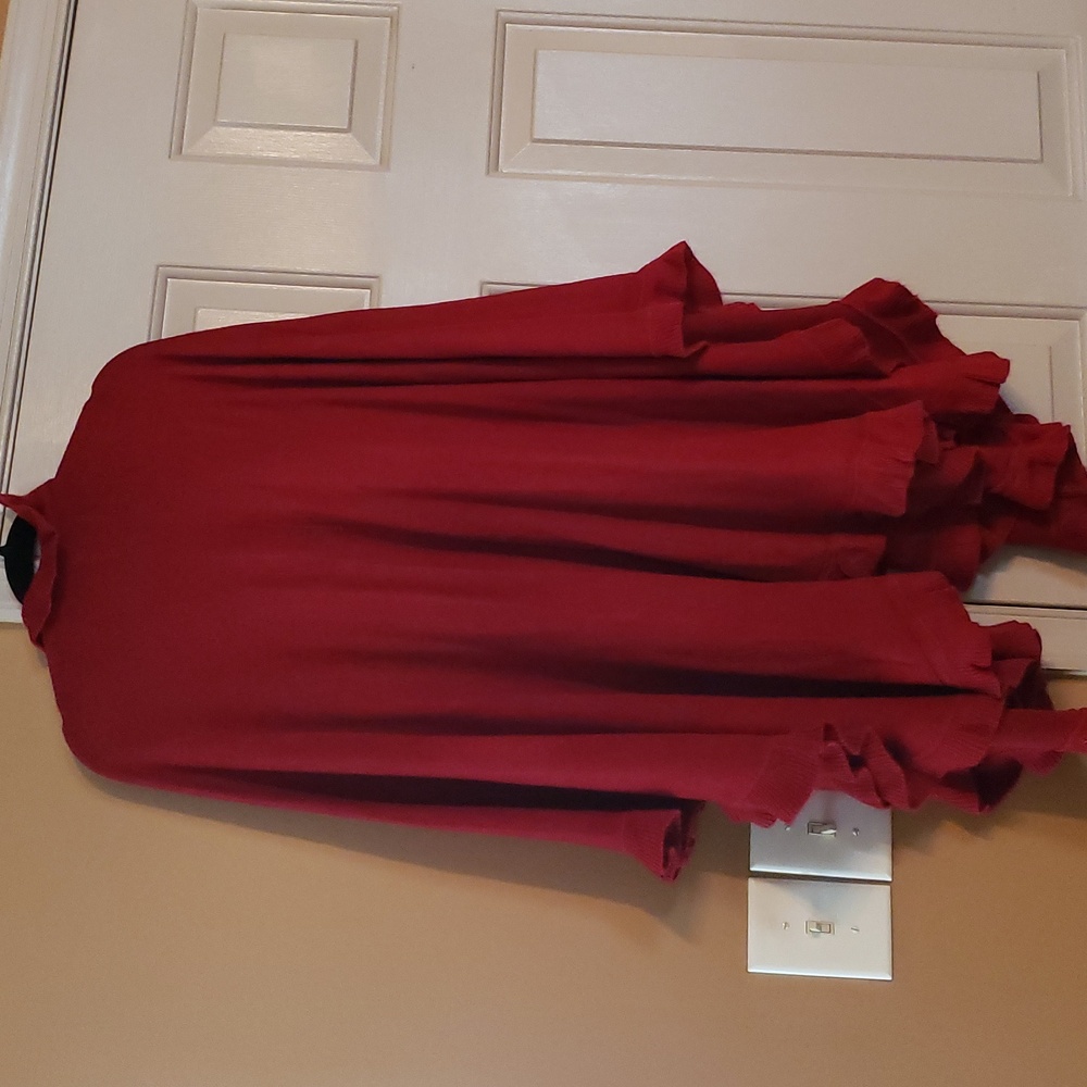 Chic Ruffled Red Shawl - Picture 2 of 4